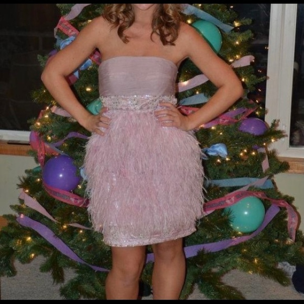 Feather cocktail dress Sz6